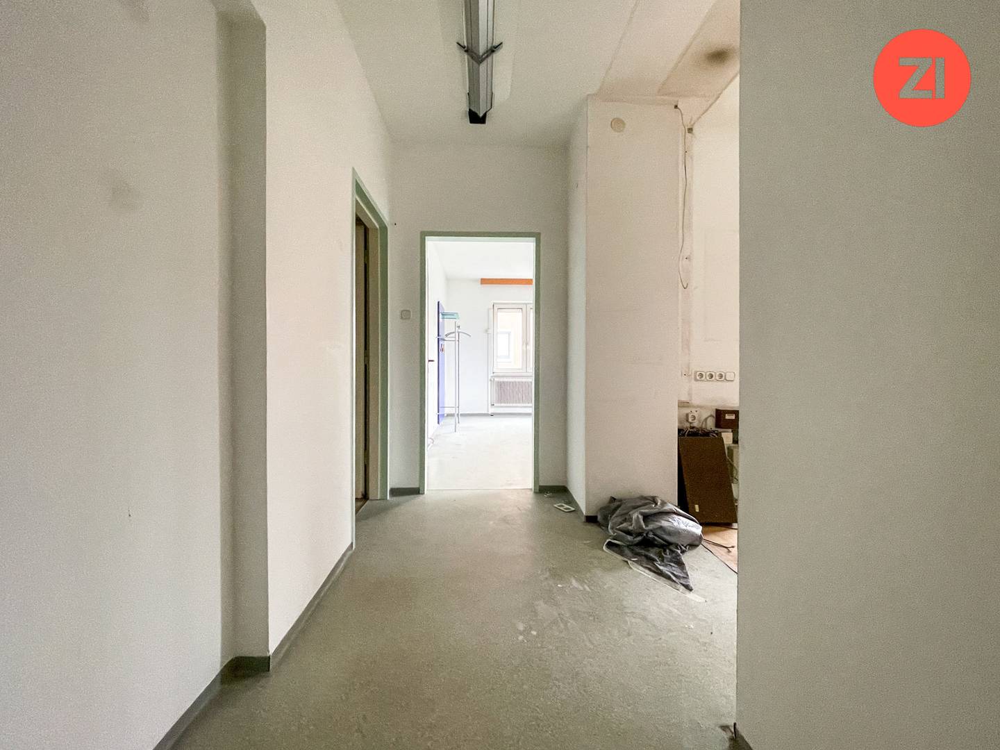 Apartment central location practice space bright and flexible