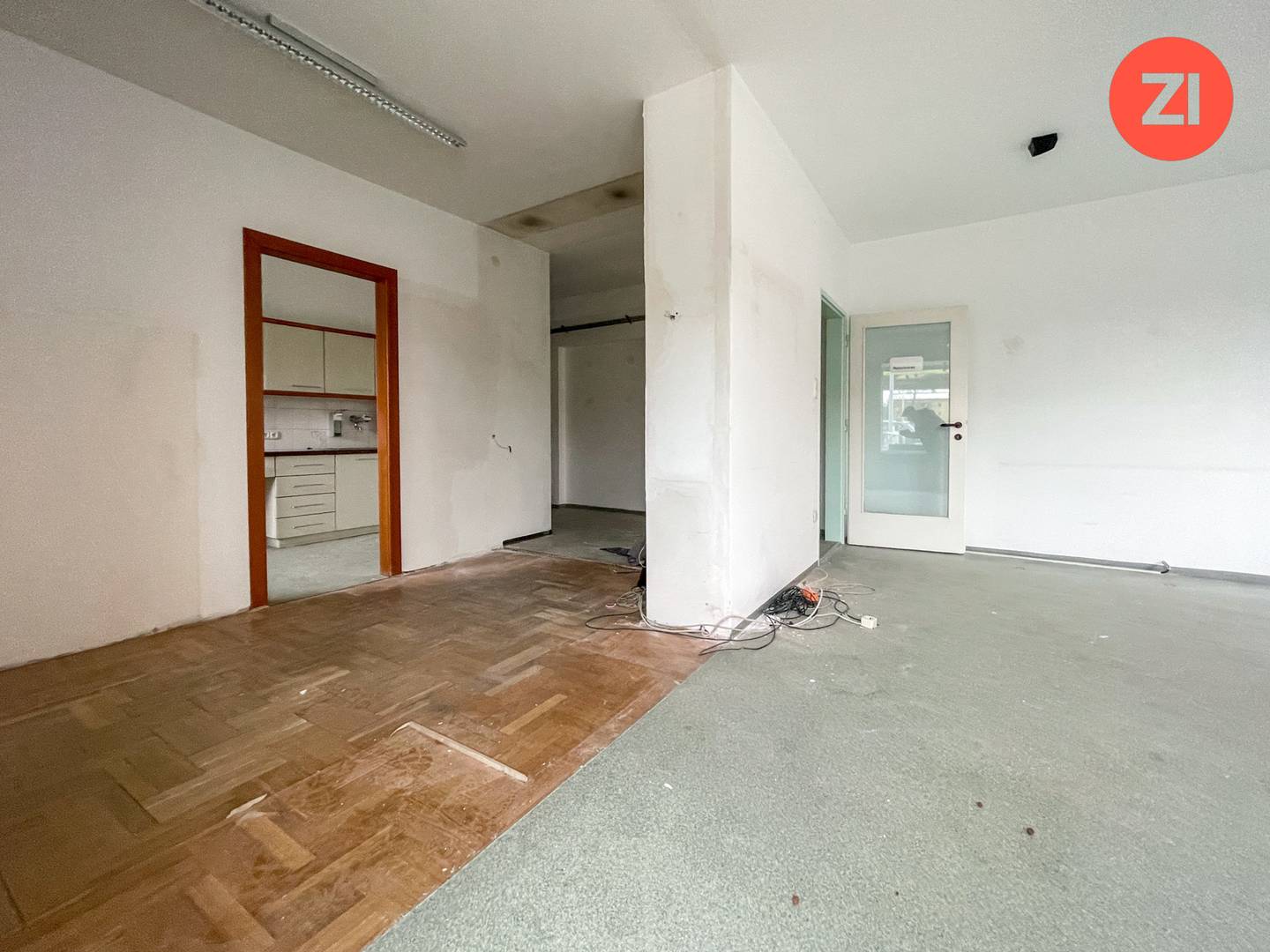 Apartment central location practice space bright and flexible