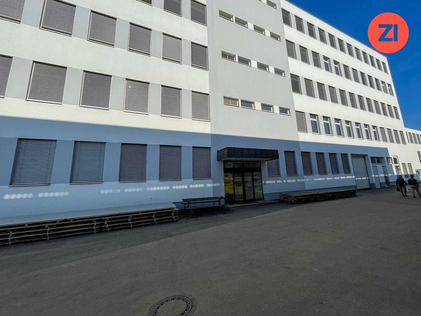 Leonding: Beeindruckende Büro - & Lagerflächen 
Betriebskantine . Fitnesscenter . Parkplätze