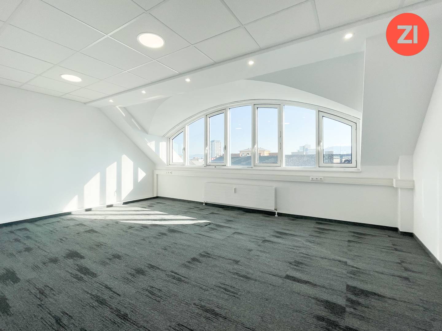 Linz Innenstadt: Top sanierte Büro / Praxisfläche 
mit  ca. 70 m² großen Veranstaltungsraum