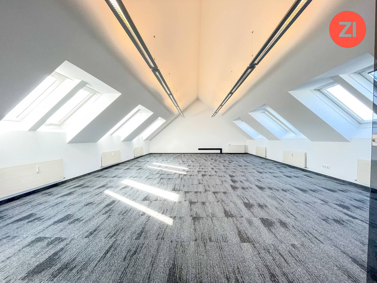 Linz Innenstadt: Top sanierte Büro / Praxisfläche 
mit  ca. 70 m² großen Veranstaltungsraum