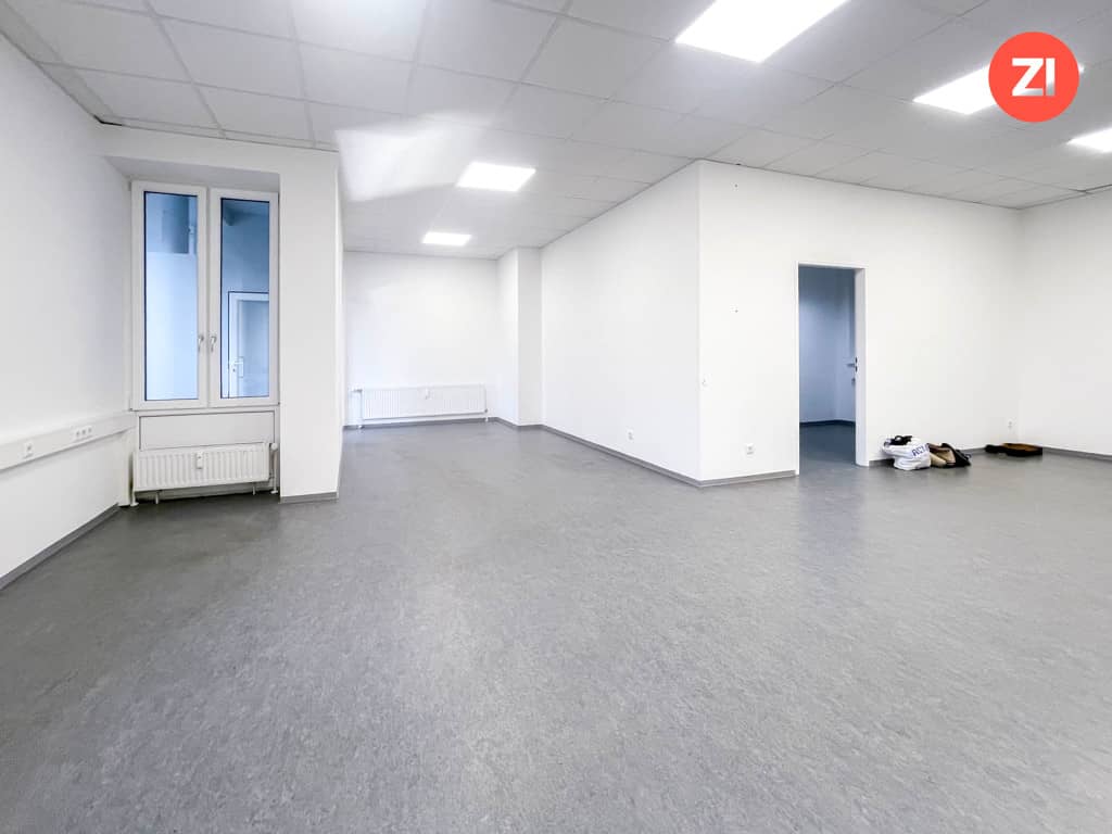 Apartment Versatile commercial space with parking In front of the building