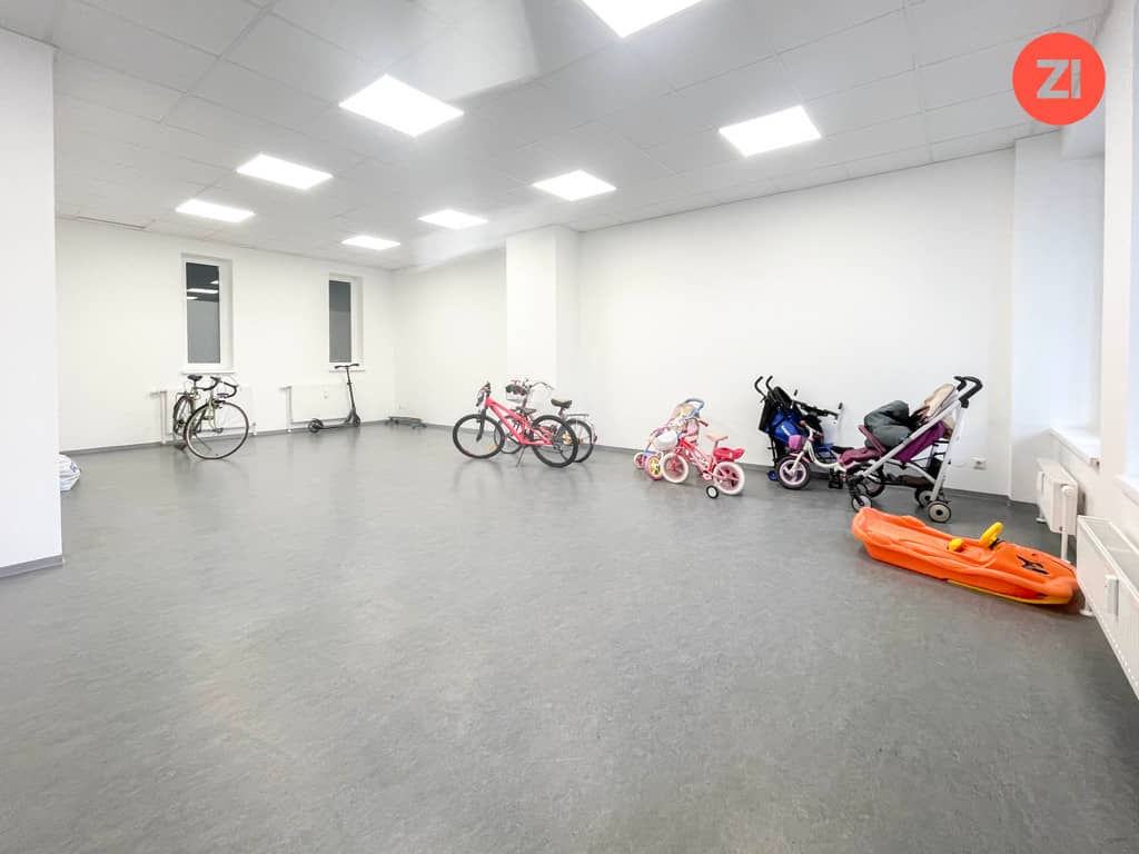Apartment Versatile commercial space with parking In front of the building