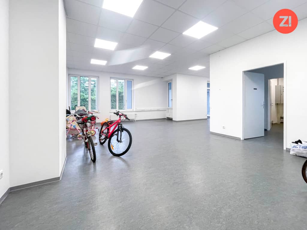 Apartment Versatile commercial space with parking In front of the building