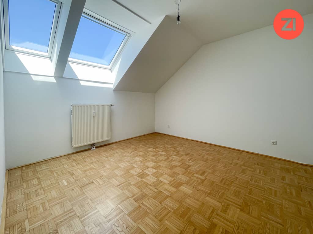 Dachgeschosswohnung mit Loggia und Parkplatz ruhige Lage