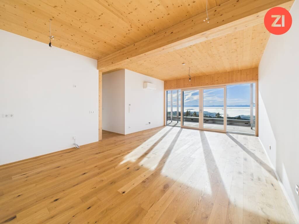 Attic apartment with terrace and city view