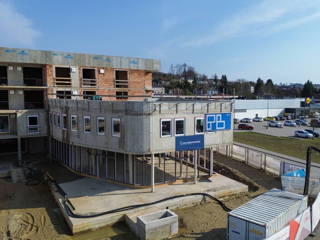 Gewerbeflächen - "Am Dorfplatz - Alkoven Straßham"