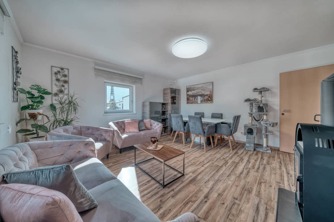 Zentral gelegene großzügige 4 Zimmer Wohnung mit Garten