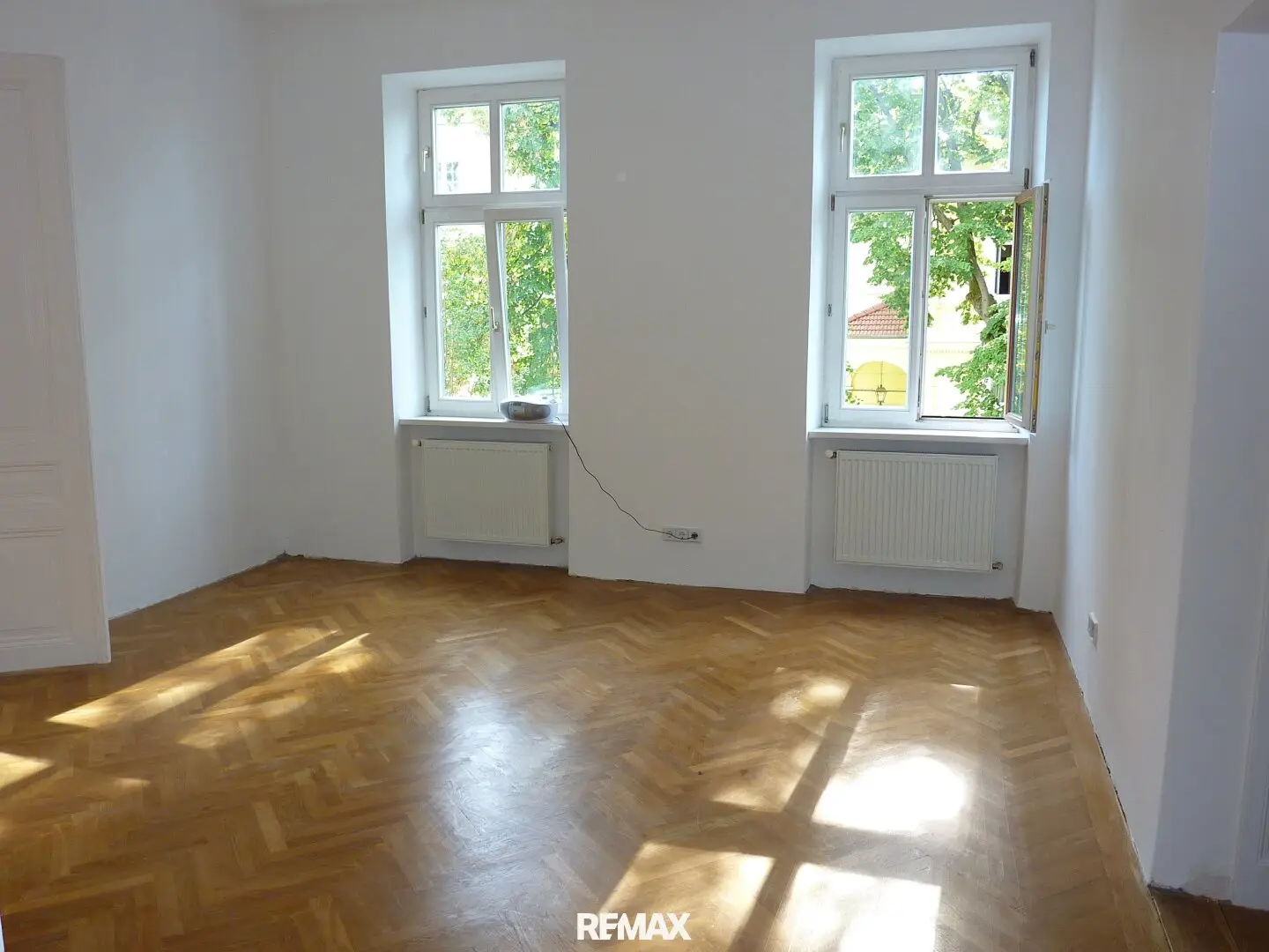 Old building apartment with private garden near Hauptplatz