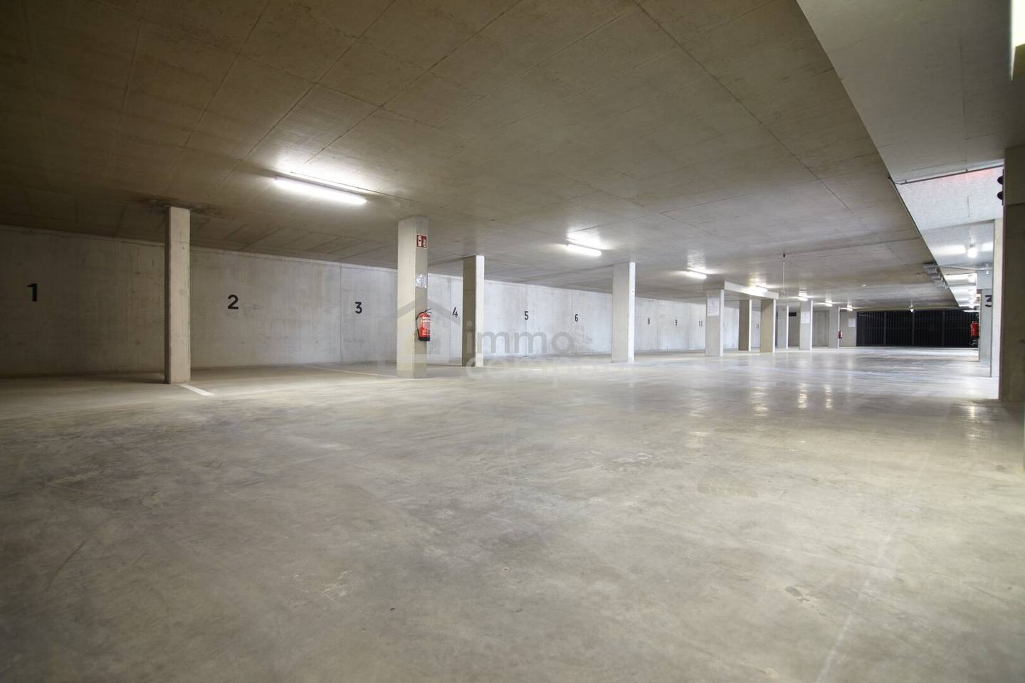Neuwertige Wohnung mit großer Loggia