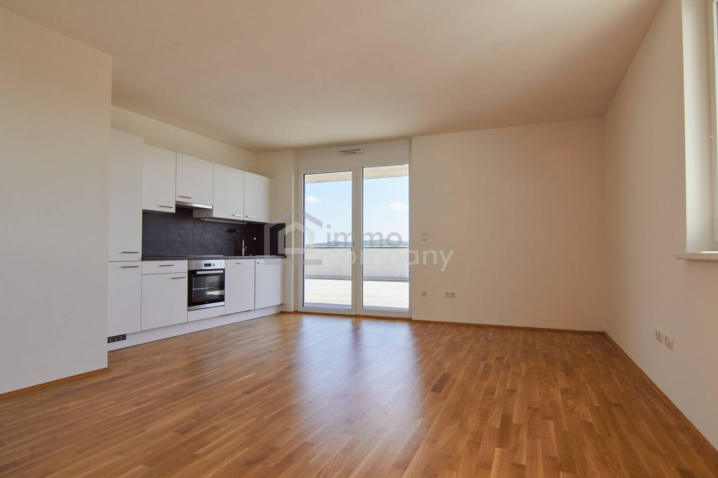 Neuwertige Wohnung mit großer Loggia