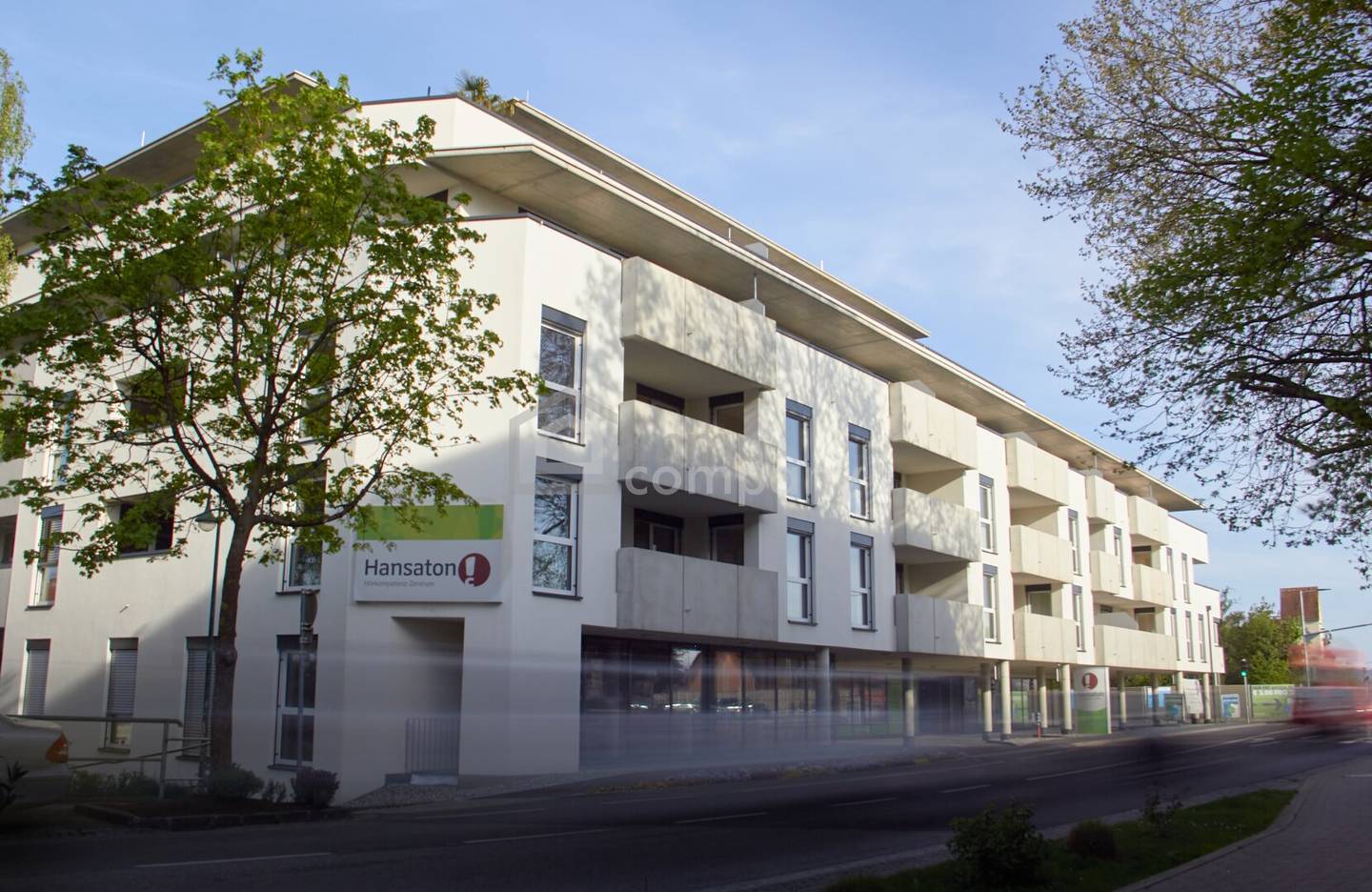 Neuwertige Wohnung mit großer Loggia