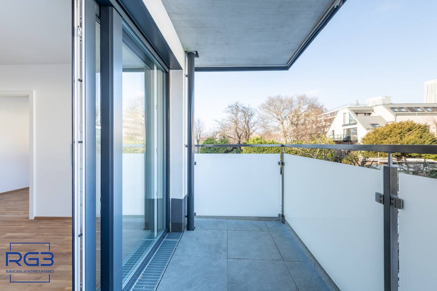 Modern top apartment near the Alte Donau