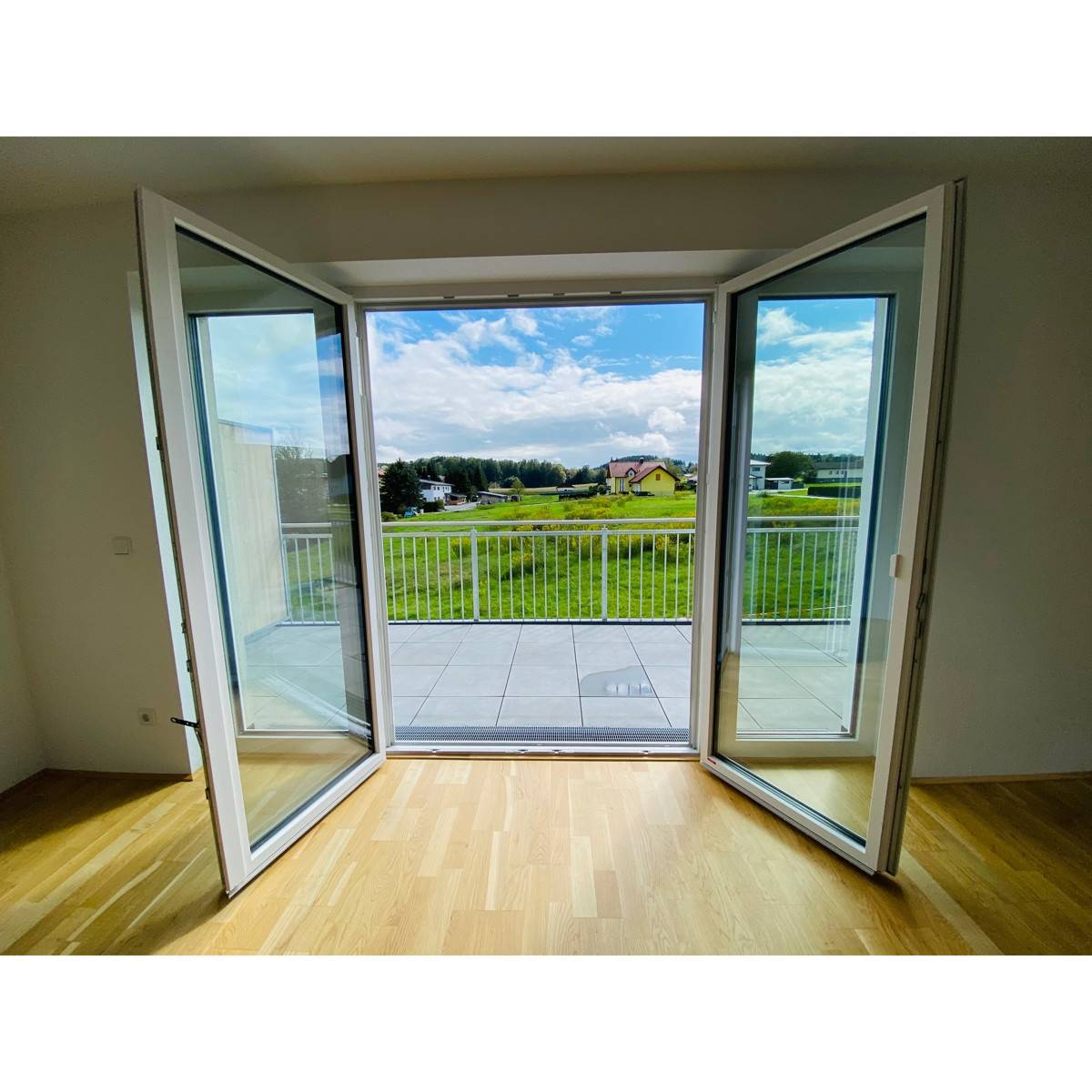 Neuwertige Wohnung mit Lift Balkon im Grünen