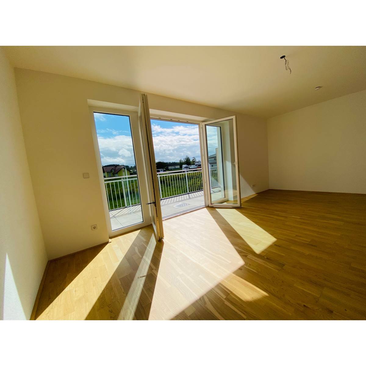 Neuwertige Wohnung mit Lift Balkon im Grünen