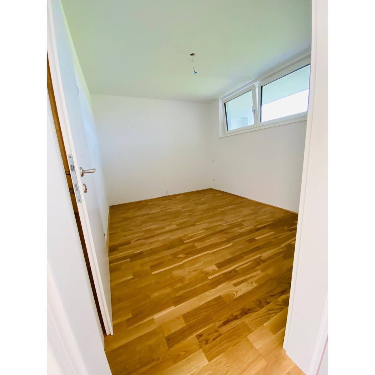Neuwertige Wohnung mit Lift Balkon im Grünen