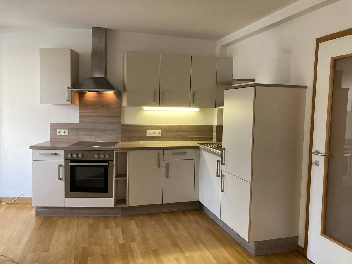 2-Zimmer-Wohnung in Hall in Tirol mit Bergblick und EBK, zentrale Lage