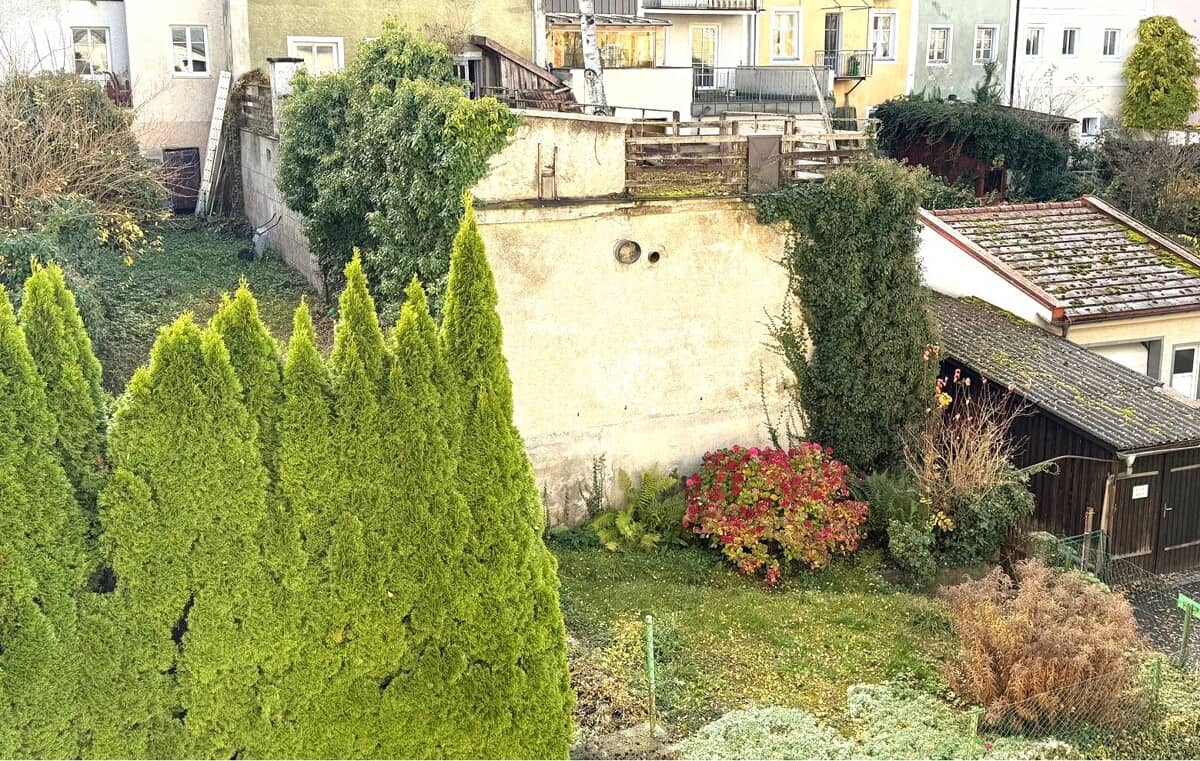 Wohn- und Geschäftshaus in Braunau am Inn mit 9 Zimmer und Garten