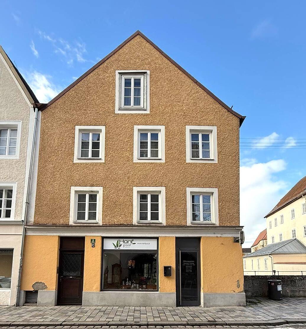 Wohn- und Geschäftshaus in Braunau am Inn mit 9 Zimmer und Garten