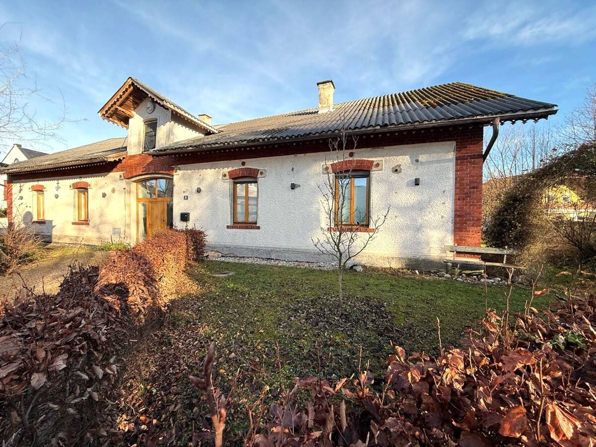 Romantischer Bungalow mit französischem Charme in Schalchen, 6 Zimmer