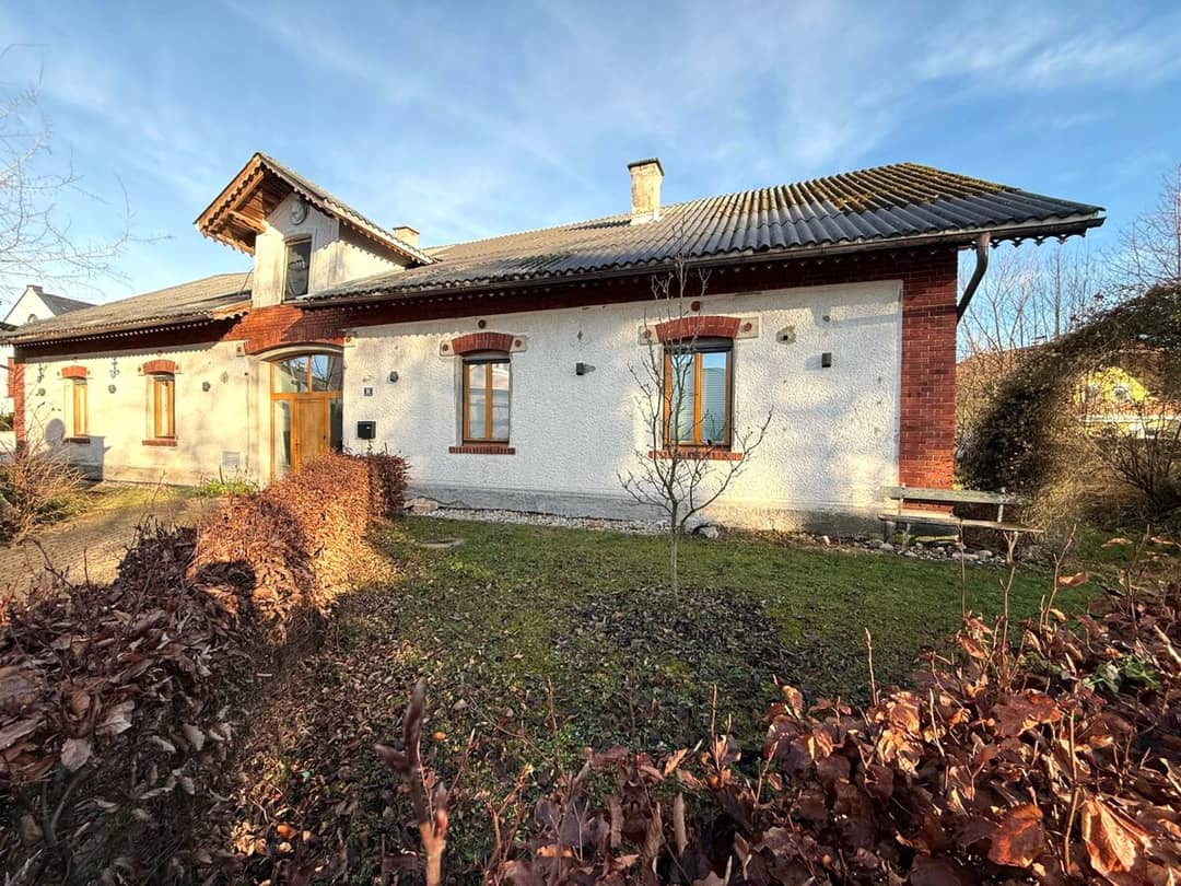Romantischer Bungalow mit französischem Charme in Schalchen, 6 Zimmer