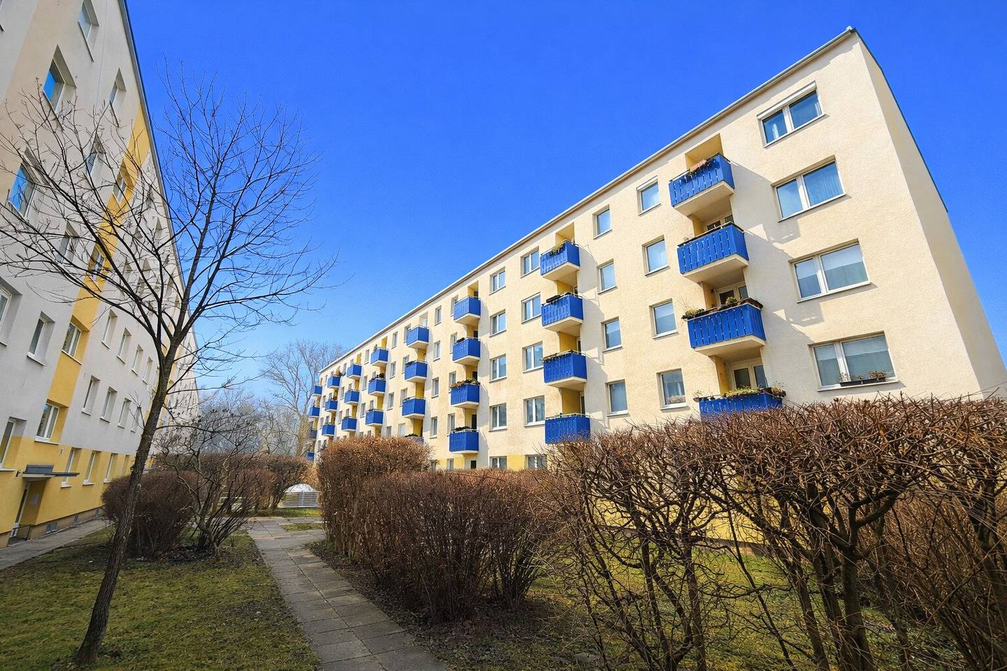 Spacious family apartment with balcony and bedrooms with separate access on the 4th floor with elevator