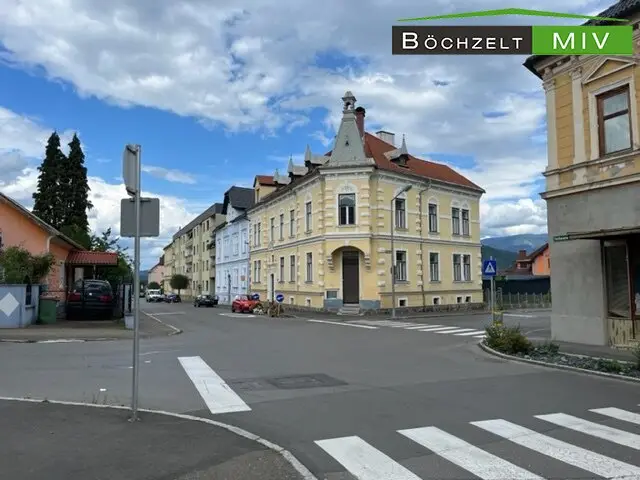 Historic villa with an ornate façade in Knittelfeld for renovation with garden and parking opportunities