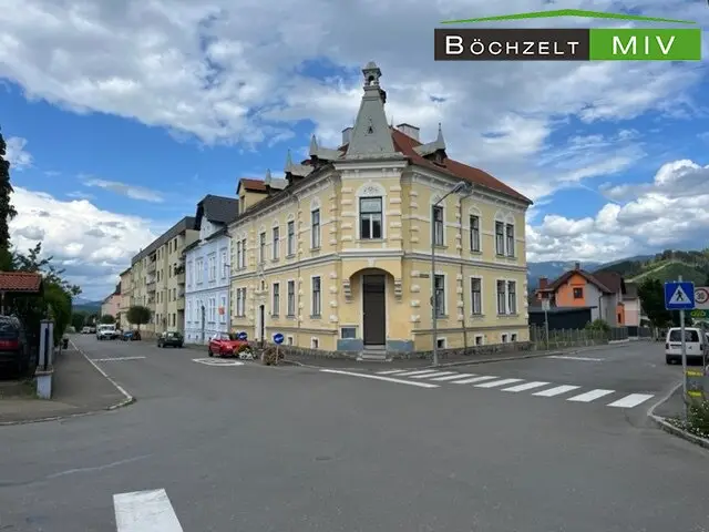 Historic villa with an ornate façade in Knittelfeld for renovation with garden and parking opportunities