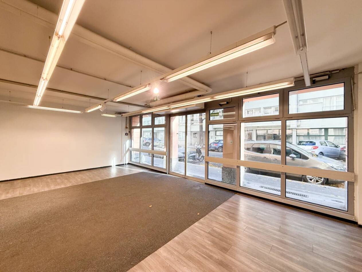 Ladenlokal 643 m² in 1050 Wien, Margaretenstraße, große Fensterfront