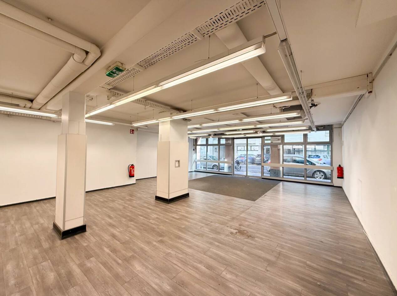 Ladenlokal 643 m² in 1050 Wien, Margaretenstraße, große Fensterfront