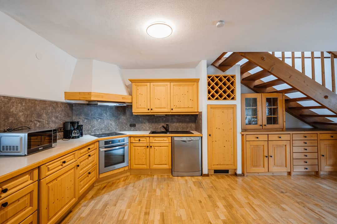 Attic apartment with private sauna near the lake