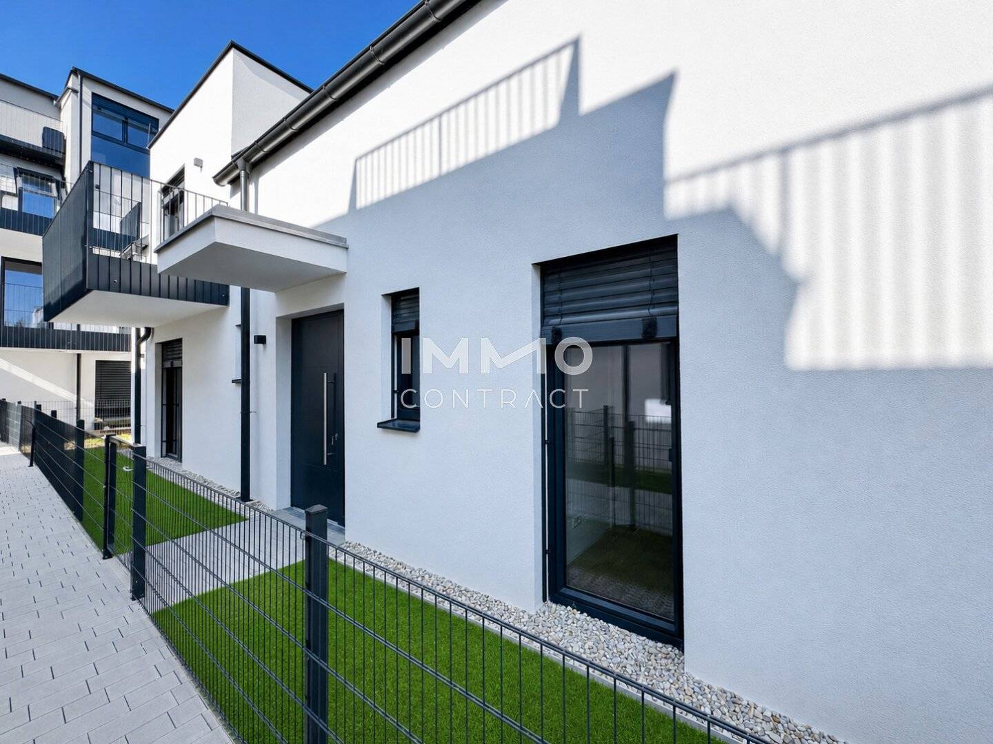 Commission-free 4-room new-build house with private garden, terrace and balcony