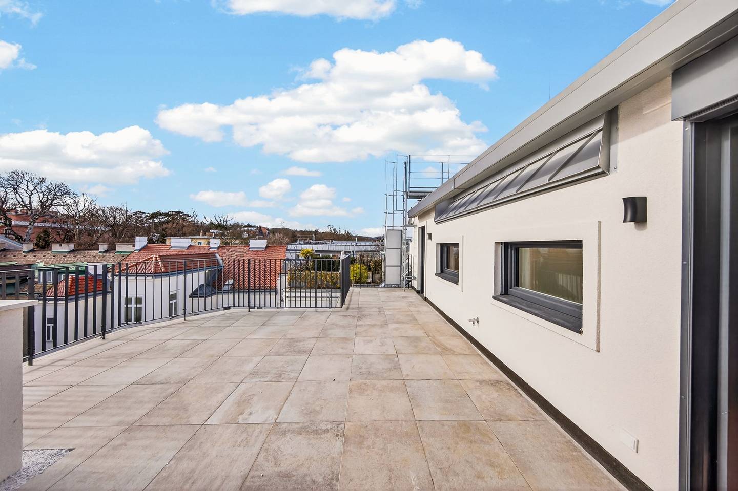 Top floor apartment with terrace near Schönbrunn
