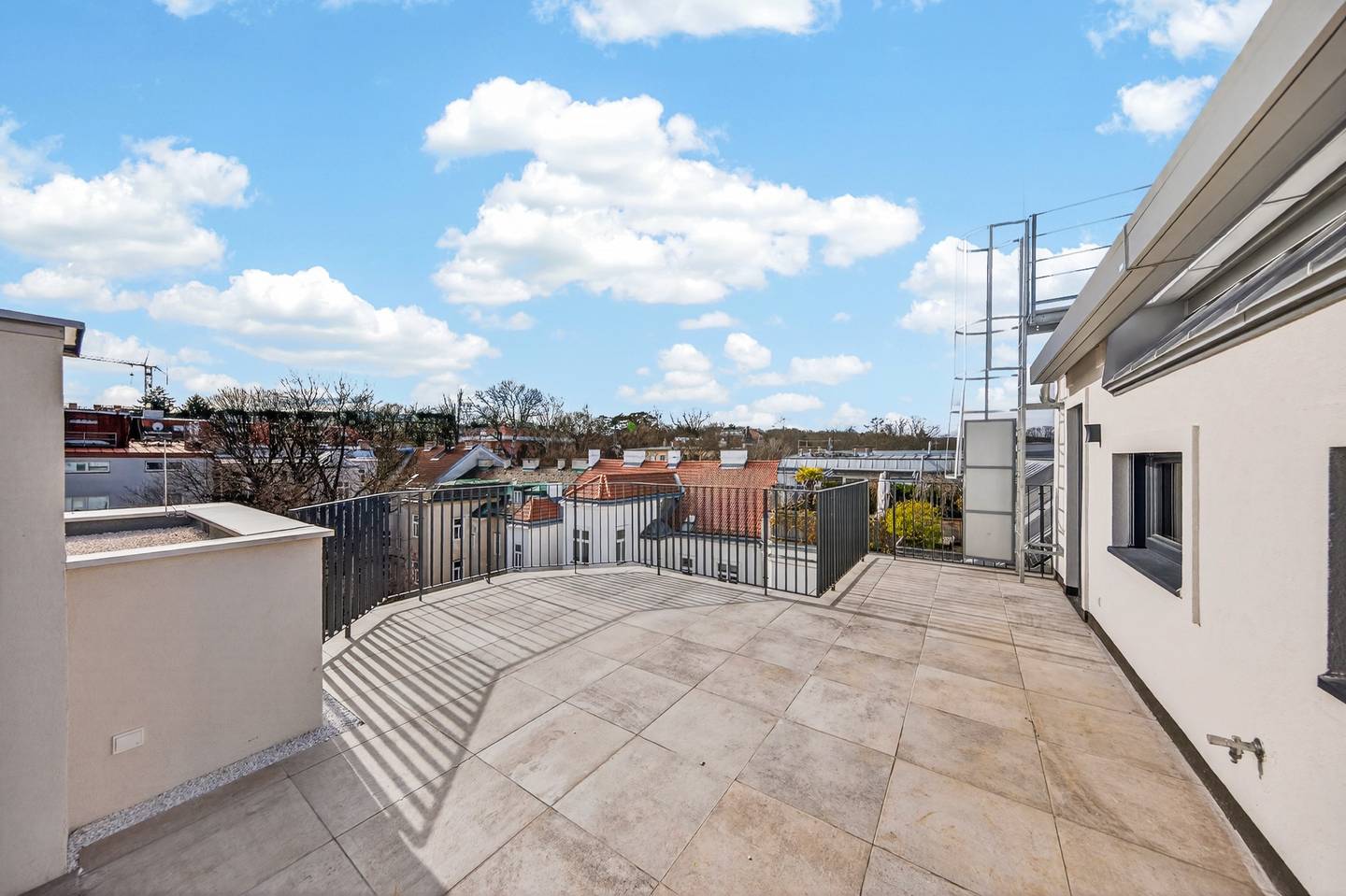 Top floor apartment with terrace near Schönbrunn