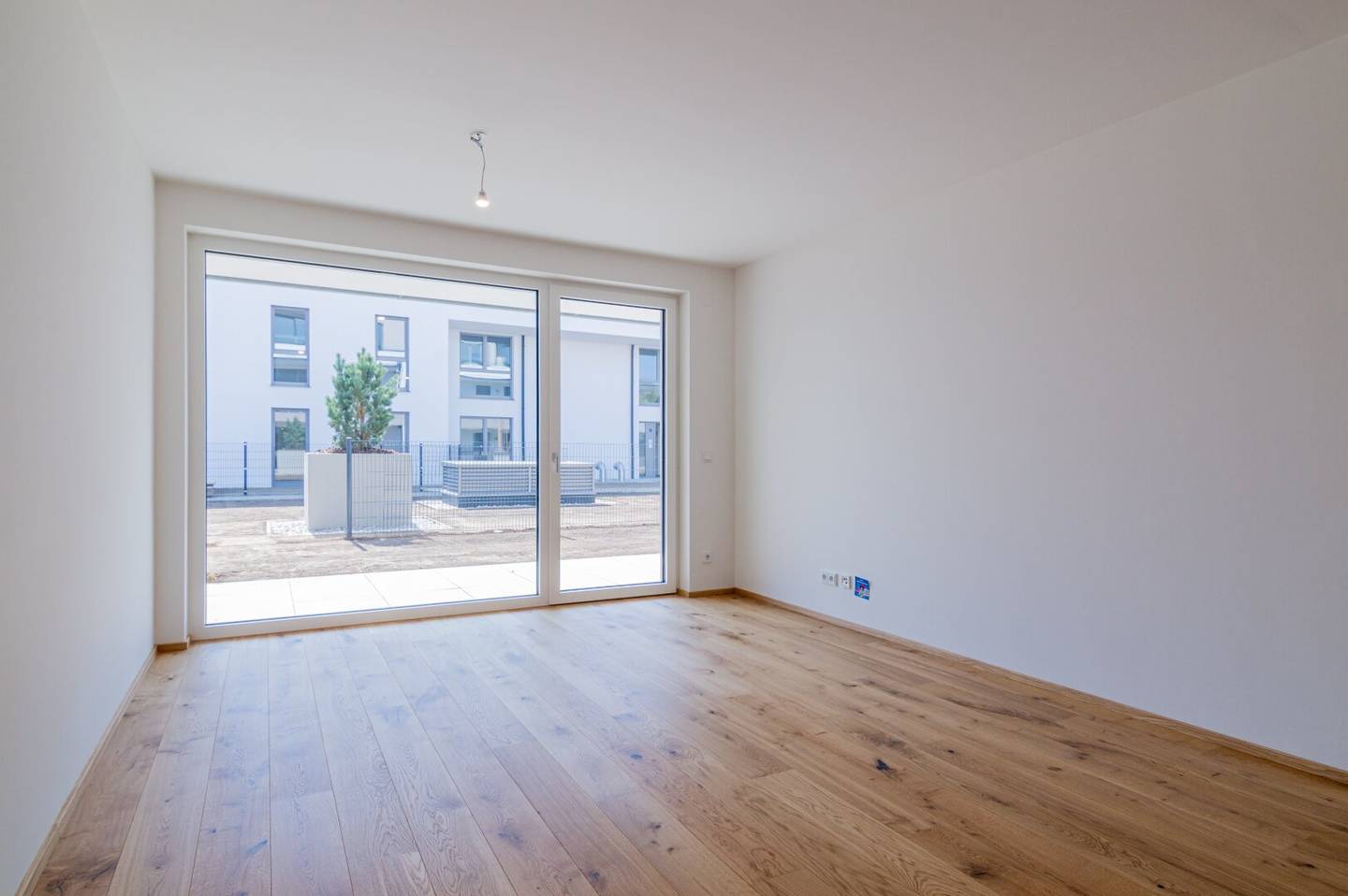 Apartment with private garden and terrace