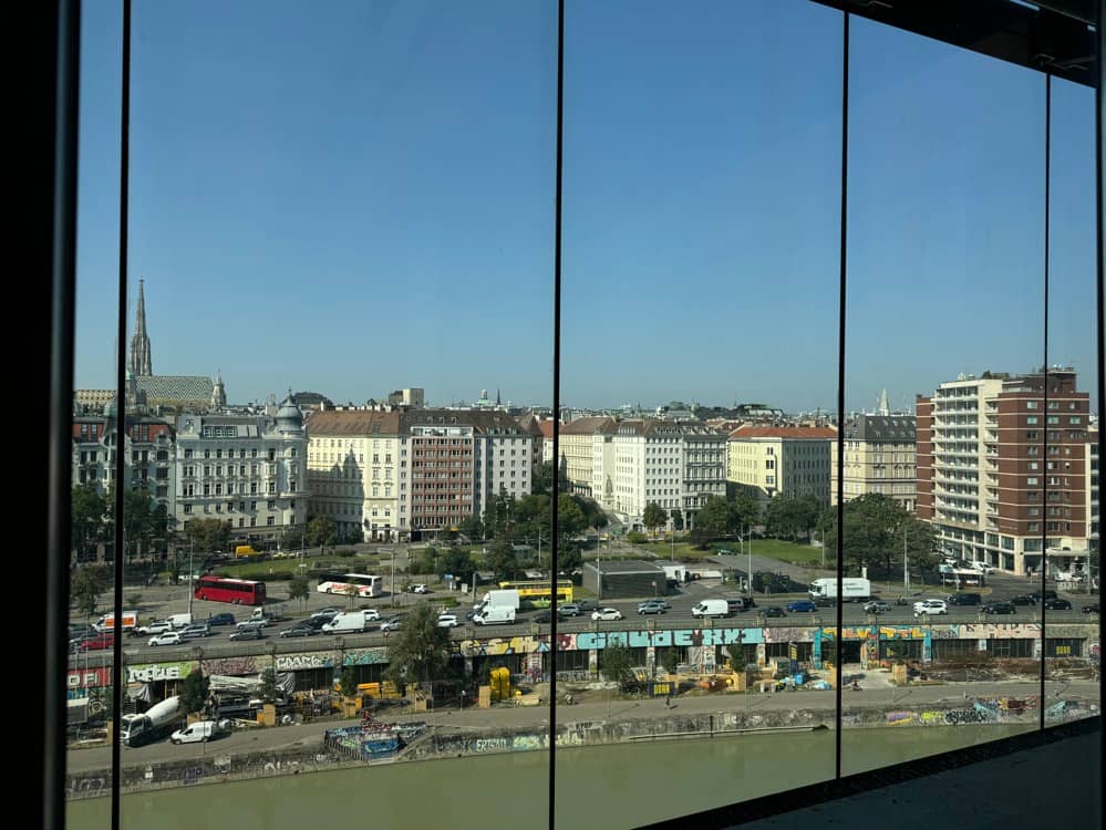 The Frame City Office am Donaukanal – Blick zum Stephansdom, zentral