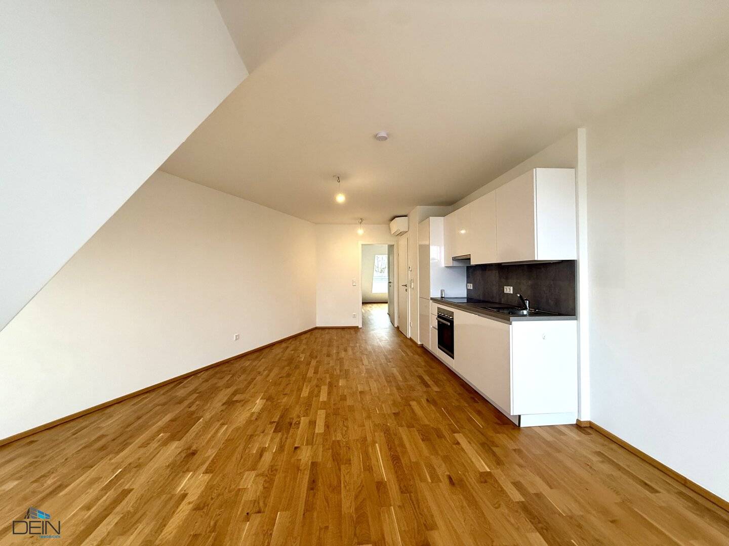 ANLEGEROBJEKT! TRAUMHAFTE 2 ZIMMER DG-WOHNUNG MIT EINEM BALKON NÄHE BADETEICH SÜSSENBRUNN!