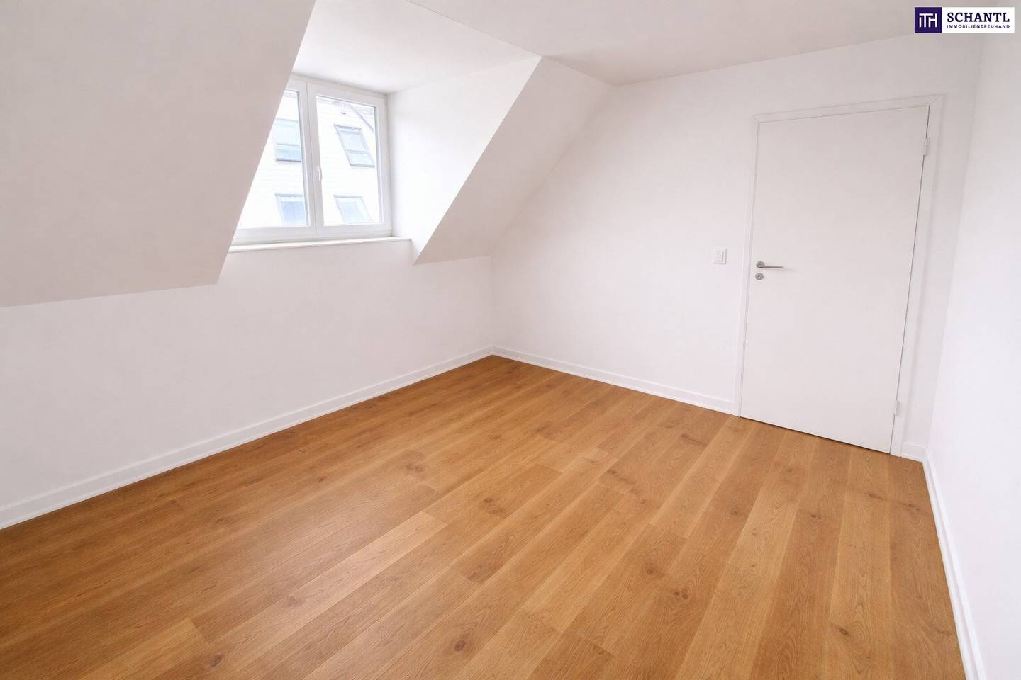 Attic apartment courtyard terrace and underfloor heating