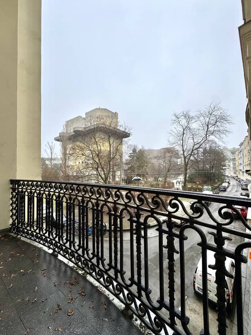 Altbauwohnung Dannebergplatz with two balconies