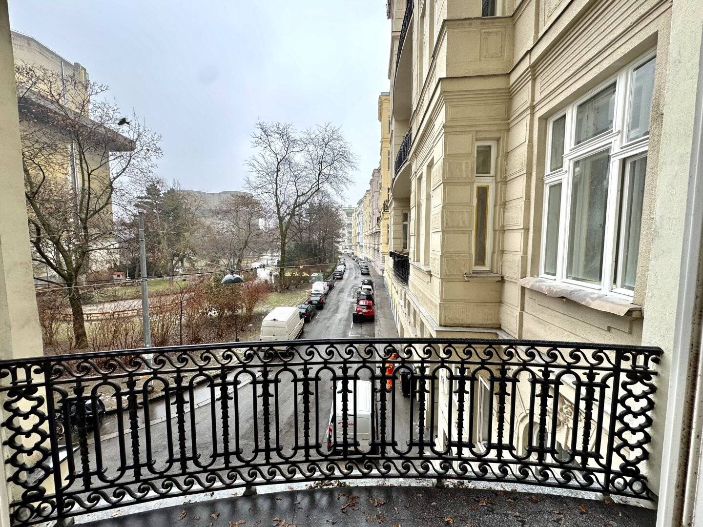 Altbauwohnung Dannebergplatz with two balconies