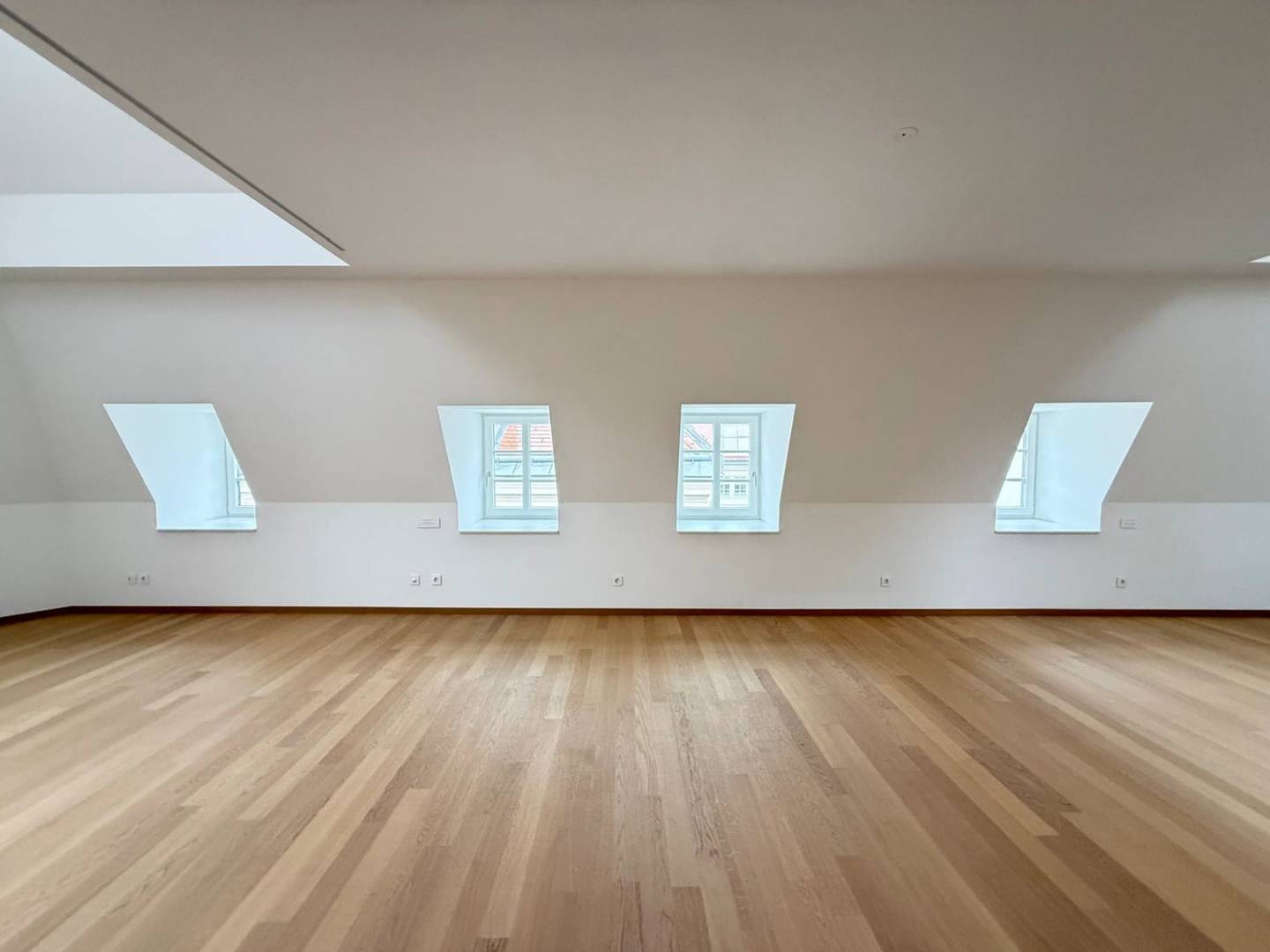 Dachgeschosswohnung Galerie Terrassen zentral