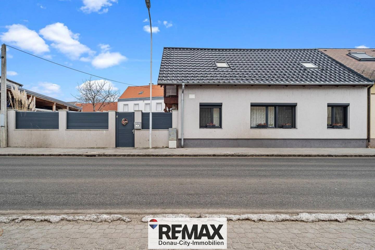Einfamilienhaus in Lassee mit Garten und Garage in ruhiger Lage