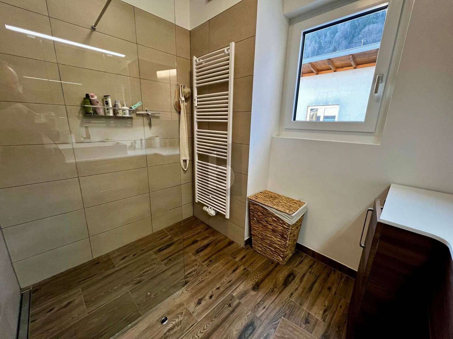 Sunny apartment with balcony quiet location and underground parking
