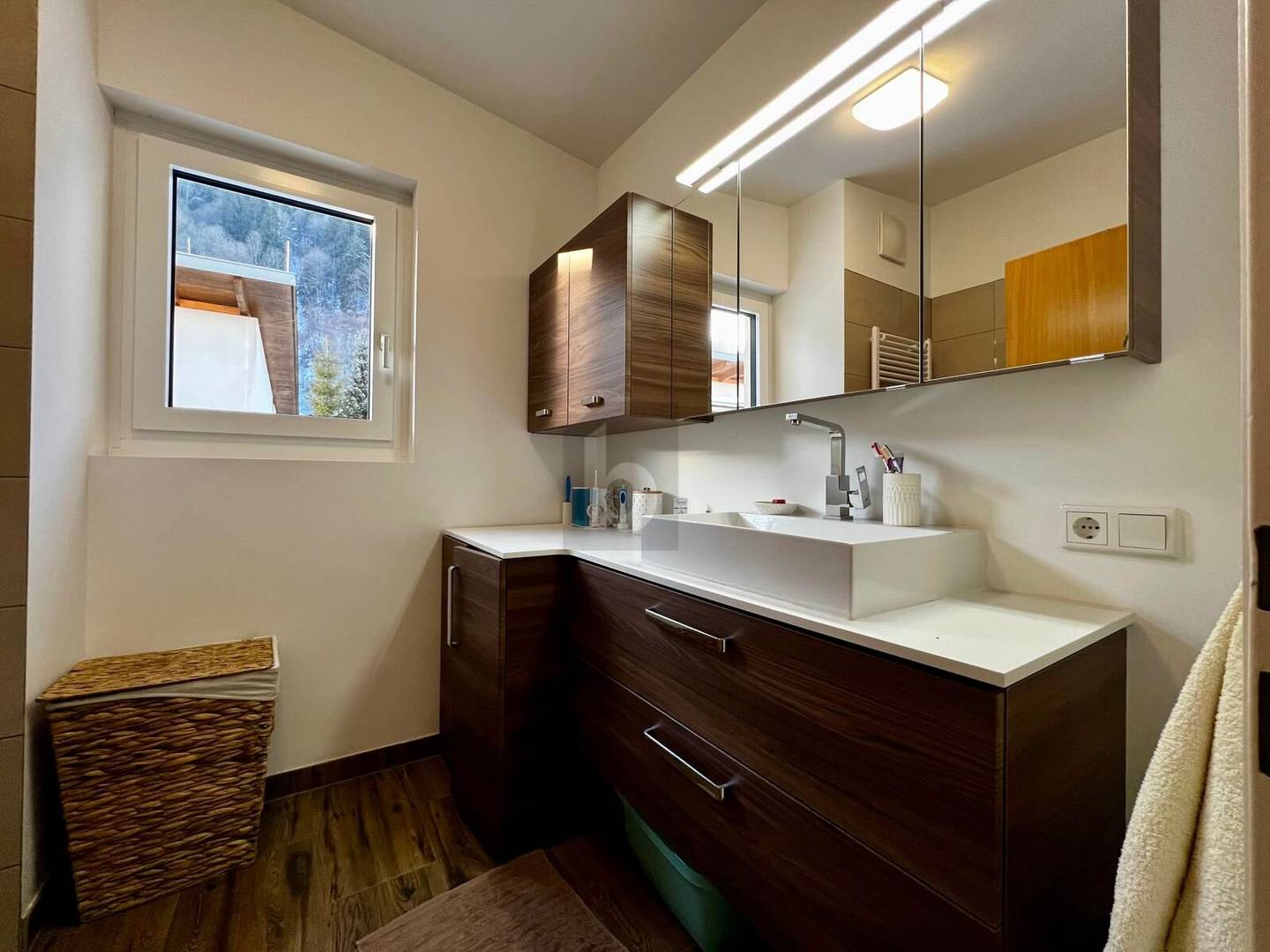 Sunny apartment with balcony quiet location and underground parking
