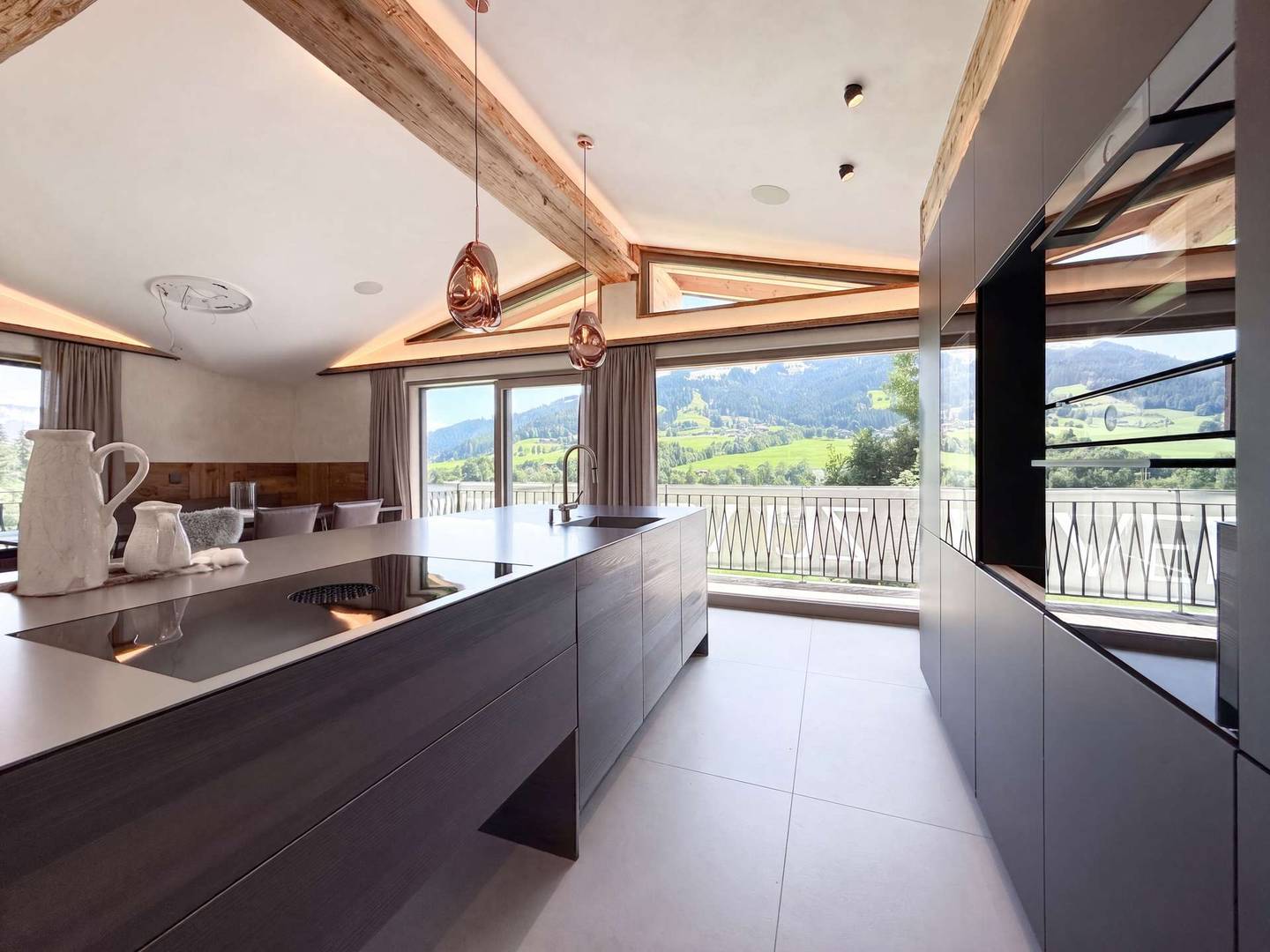 Dachgeschosswohnung mit Kaiserblick und drei Balkonen