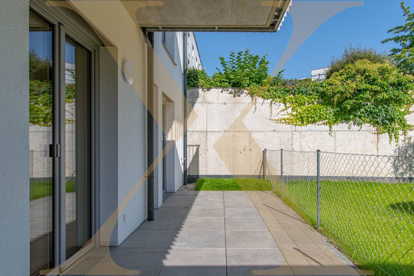 Neubau Wohnung mit Terrasse und Garten