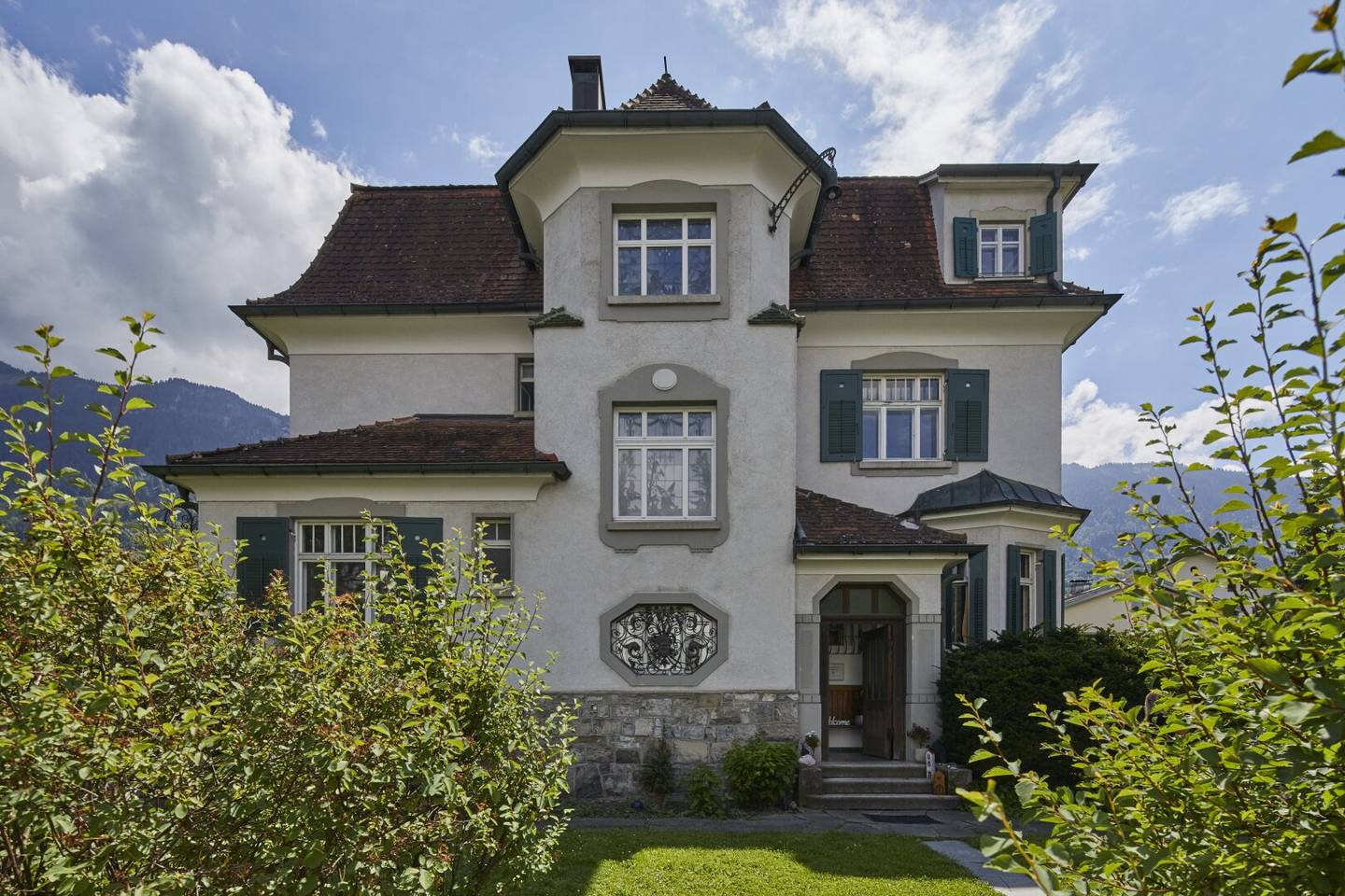 Heimatstil-Villa in Nenzing – zentrale Lage & historische Architektur