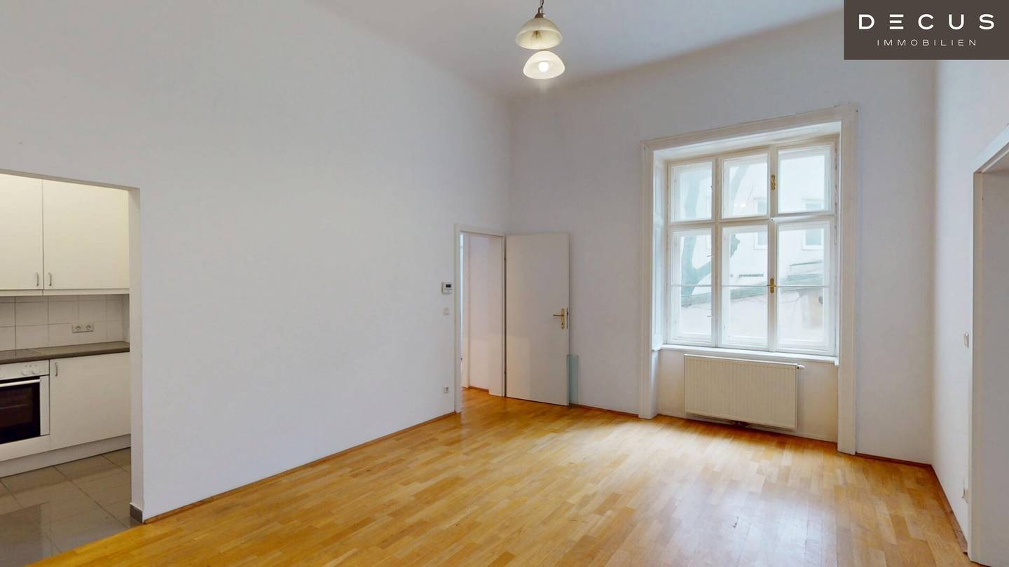 Wohnung im Altbau mit hohen Räumen Innenhof