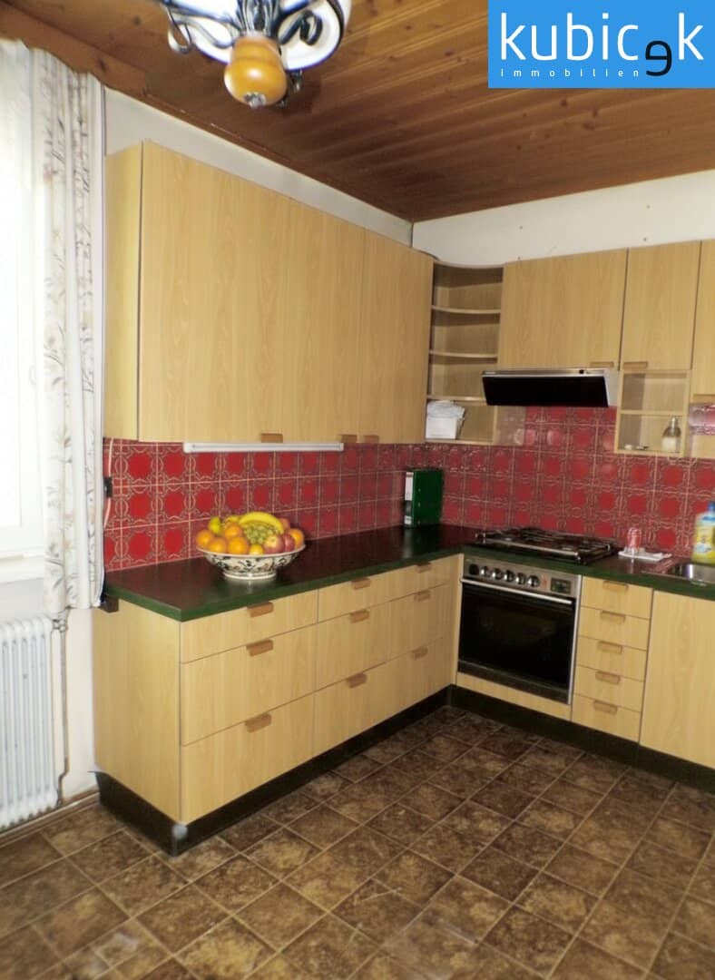 Attic apartment with generous terrace near U2