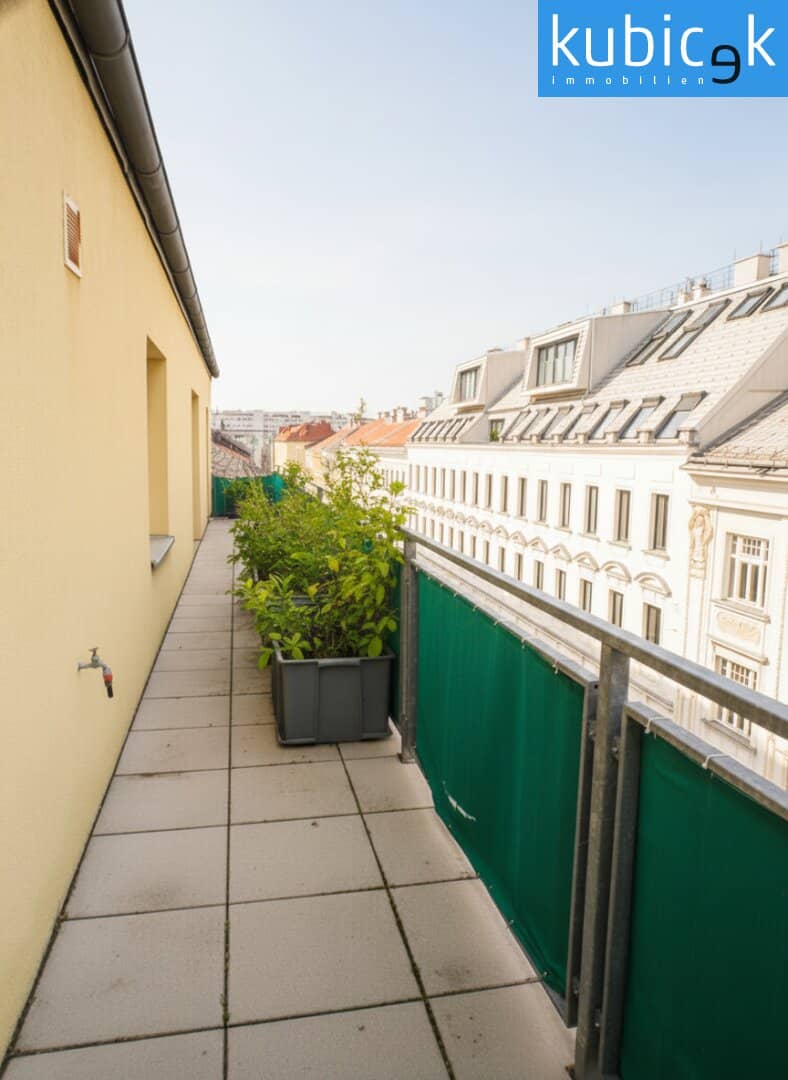 Attic apartment with generous terrace near U2